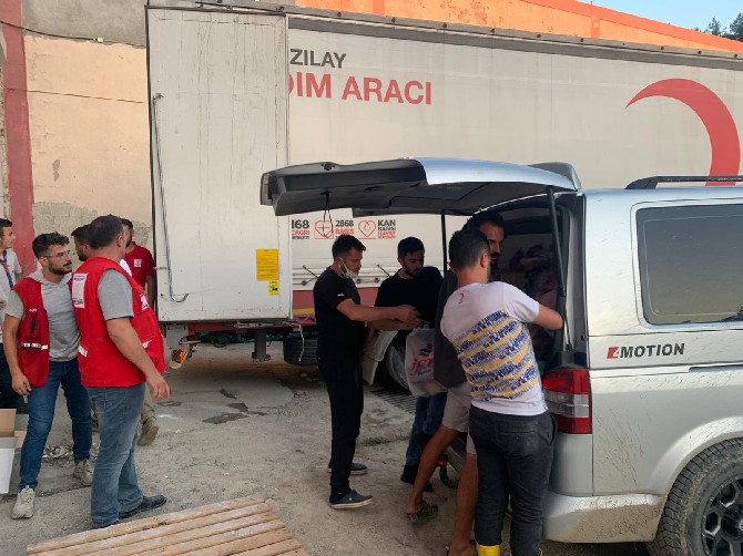 ayderden-kalkan-yardim-araci-kastamonuya-ulasti-1.jpg