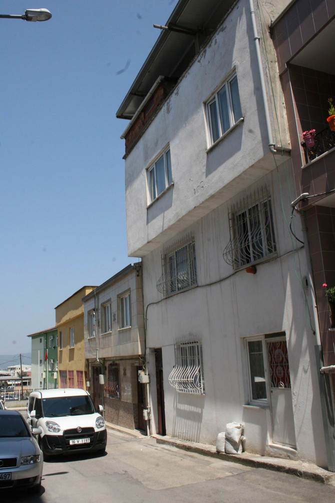 babasini-bicaklayan-genc,-biber-gaziyla-etkisiz-hale-getirildi-1.jpg babasini-bicaklayan-genc,-biber-gaziyla-etkisiz-hale-getirildi-1.jpg