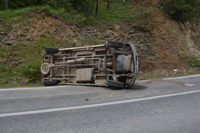 bafra’da-iki-minibus-carpisti-18-yarali-2.jpg