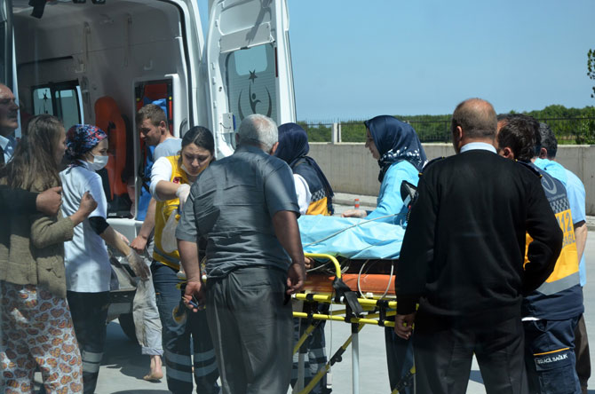bafrada-trafik-kazasi-1-olu,-4-yarali--9.jpg