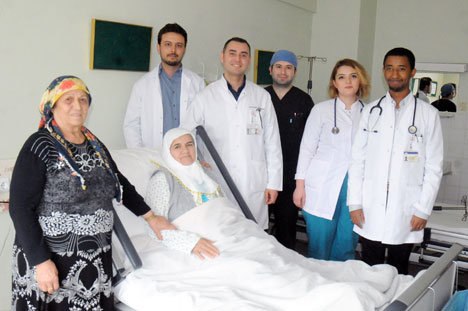 bagirsak-tumoru-tek-kesiden-kapali-ameliyat-yontemiyle-alindi-1.jpg