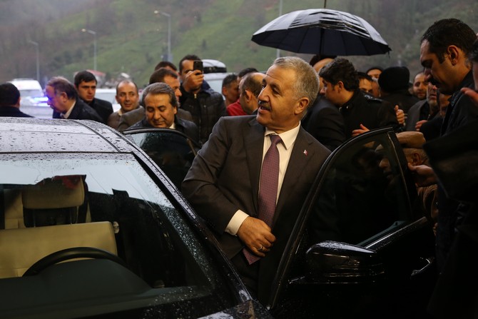 bakan-arslan-ve-bak-cankurtaran-tunelini-ulasima-acti-(1).jpg