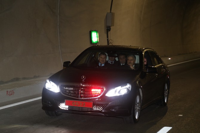 bakan-arslan-ve-bak-cankurtaran-tunelini-ulasima-acti-(3).jpg