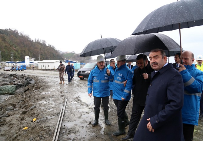 bakan-arslan-ve-bakan-bak-rize-artvin-havalimani-dolgu-sahasinda-incelemelerde-bulundu-(2)-001.jpg
