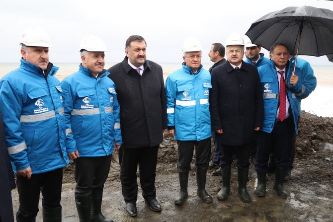bakan-arslan-ve-bakan-bak-rize-artvin-havalimani-dolgu-sahasinda-incelemelerde-bulundu-(2).jpg