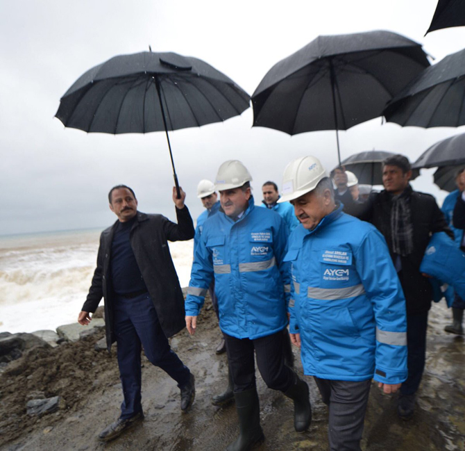 bakan-arslan-ve-bakan-bak-rize-artvin-havalimani-dolgu-sahasinda-incelemelerde-bulundu4.jpg