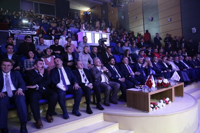 bakan-bak-rizede-gencler-arasi-kultur-ve-sanat-yarismalarinin-bolge-finaline-katildi-(2).jpg