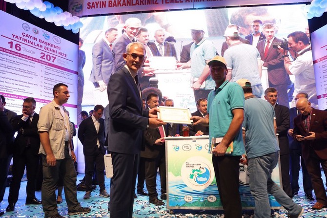 bakan-bak-ve-eroglu-rizede-207-milyon-liralik-16-tesisin-temelini-atti-(15).jpg