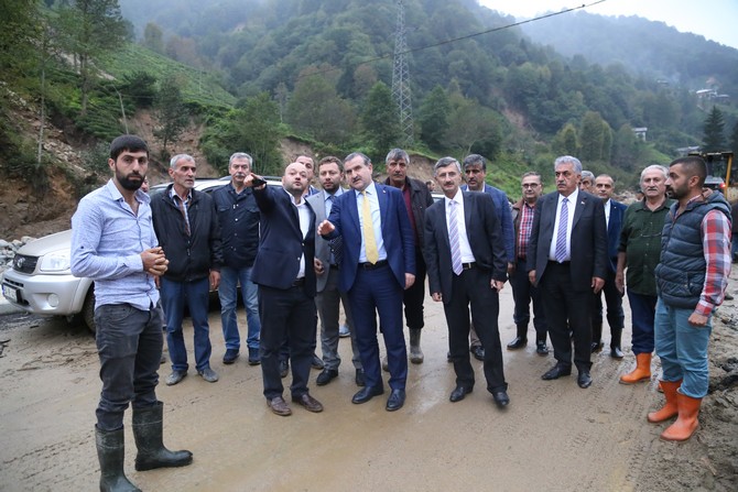 bakan-bak-ve-yazici-heyelan-bolgesinde-(1).jpg