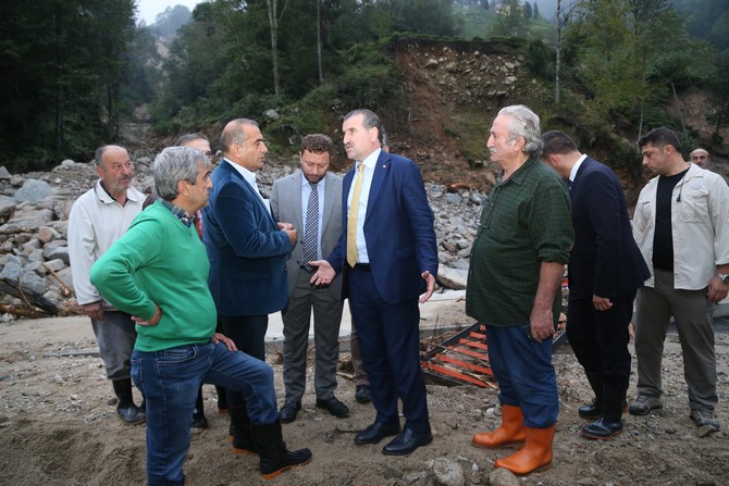 bakan-bak-ve-yazici-heyelan-bolgesinde-(4).jpg