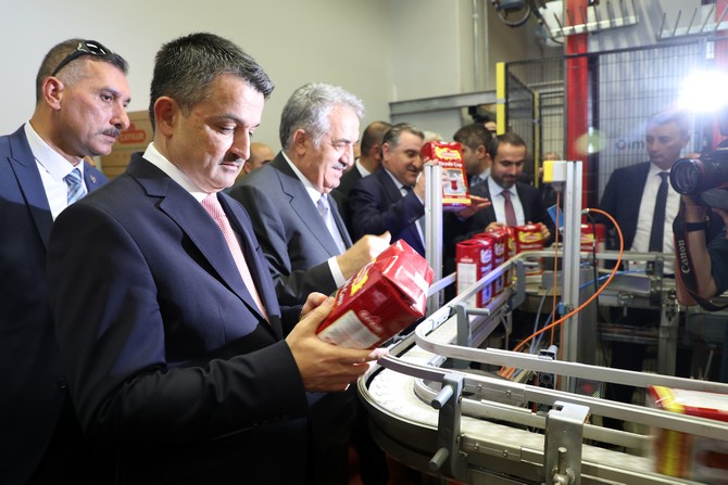 bakan-dr.-bekir-pakdemirli-rizede-yesil-cay-fabrikasini-ve-cay-paketleme-fabrikasinda-incelemelerde-bulundu-(8).jpg