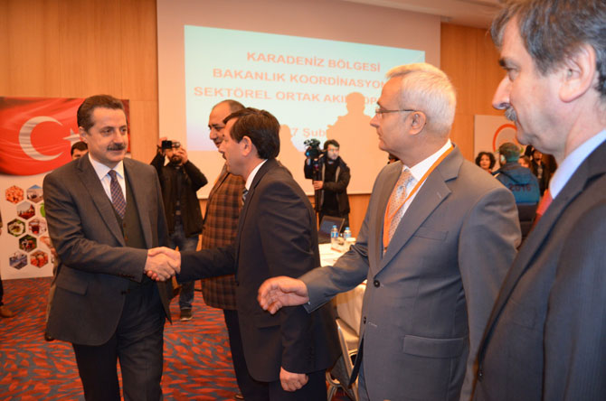 bakan-faruk-celik-trabzonda1.jpg