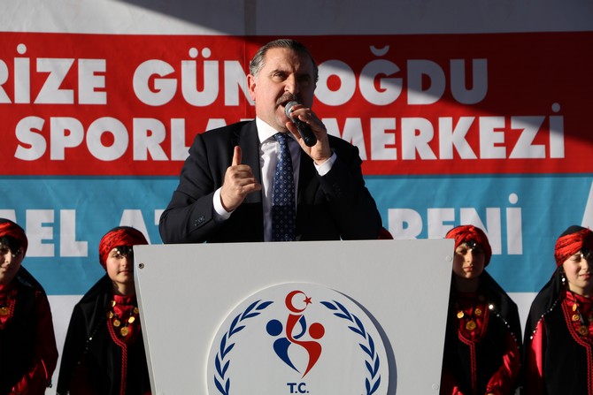bakan-osman-askin-bak,-gundogdu-su-sporlari-merkezi-binasinin-temel-atma-torenine-katildi-(2).jpg