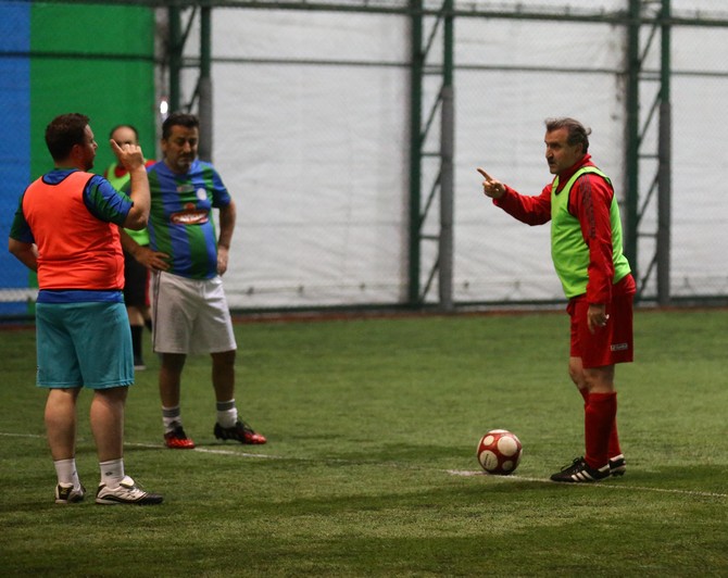 bakan-osman-askin-bak-hali-saha-maci-yapti-(6).jpg