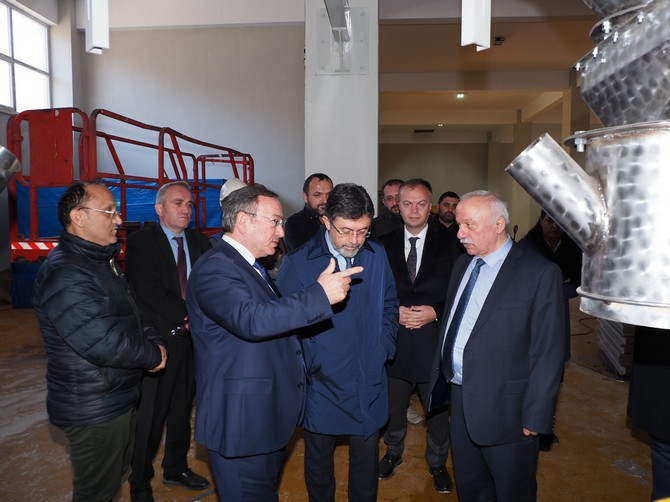 bakan-yardimcisi-ibrahim-yumakli-yeni-cay-fabrikalarini-inceledi-8.jpg