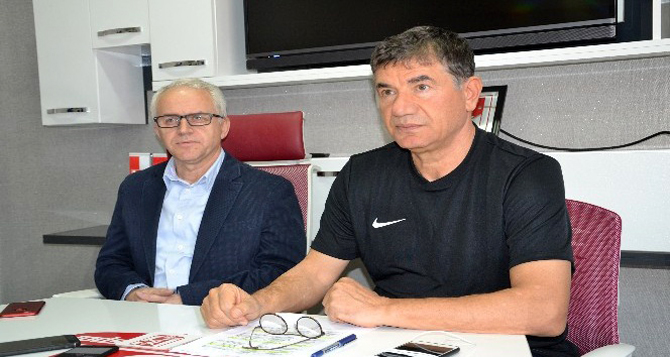 balikesirspor-baltok’un-kulup-baskani-remzi-boncuk-ve-teknik-direktor-giray-bulak.jpg