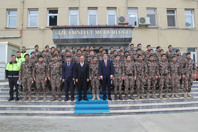 baris-pinari-harekatindan-donen-rize-ozel-harekat-polislerine-basari-belgesi..jpg