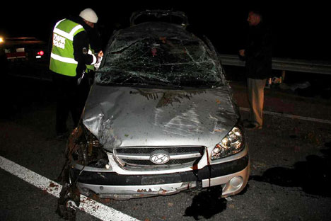 bariyerlere-carpti-2-olu,-3-yarali-1.jpg bariyerlere-carpti-2-olu,-3-yarali-1.jpg