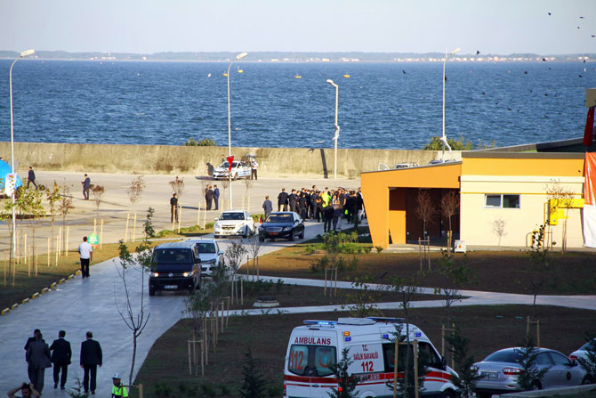 basbakan-davutoglu-samsunda-denize-acildi.jpg basbakan-davutoglu-samsunda-denize-acildi.jpg