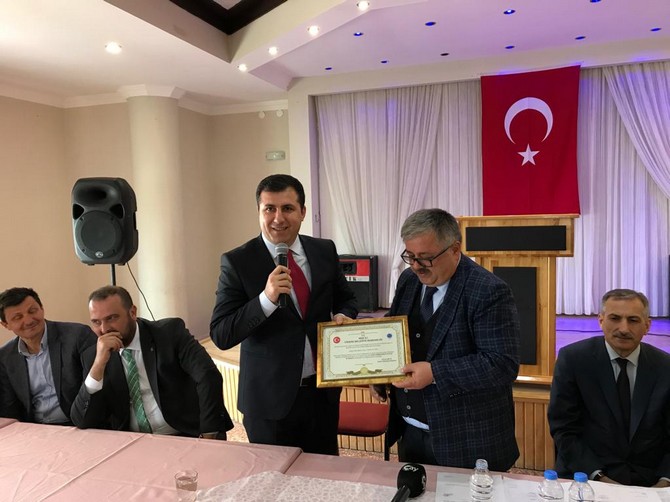 baskan-mete’den-kaymakam-altun’a-“fahri-hemsehrilik-payesi-ve-berati”-(3).jpg