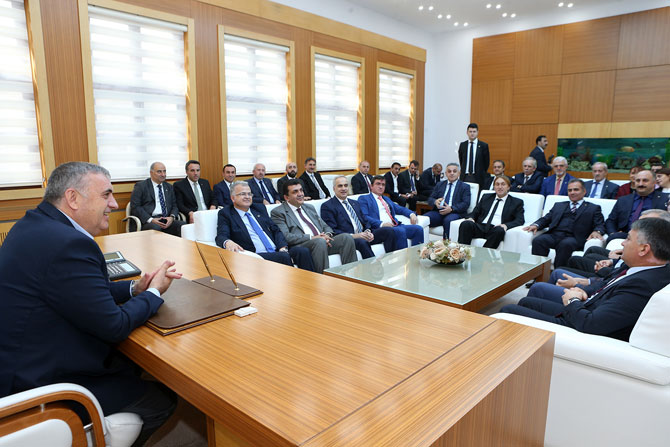 baskan-tocoglu-rize-heyetini-agirladi3.jpg baskan-tocoglu-rize-heyetini-agirladi3.jpg