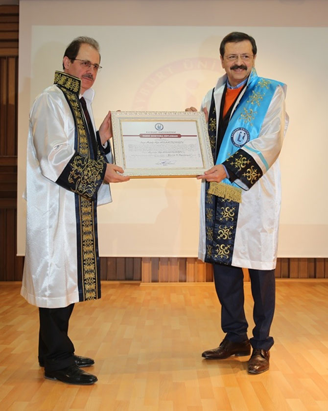 bayburt-universitesi,-tobb-baskani-rifat-hisarciklioglu’na-fahri-doktora-unvani-verdi2.jpg