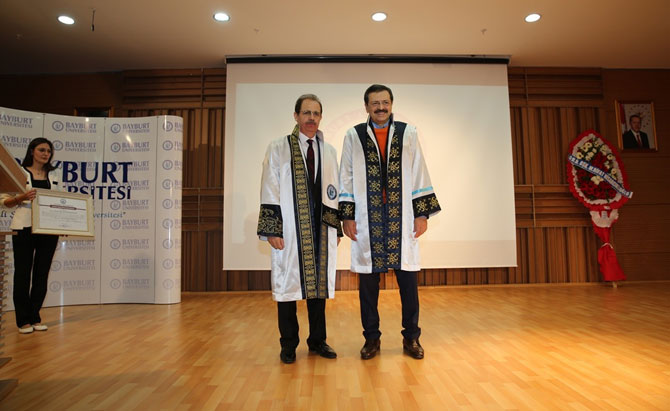 bayburt-universitesi,-tobb-baskani-rifat-hisarciklioglu’na-fahri-doktora-unvani-verdi3.jpg