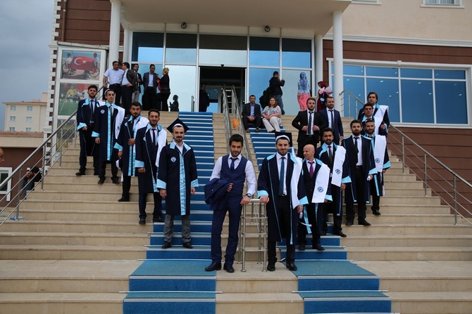 bayburt-universitesi-2014-2015-yili-mezuniyet-toreninde-buyuk-cosku-yasandi-(13).jpg