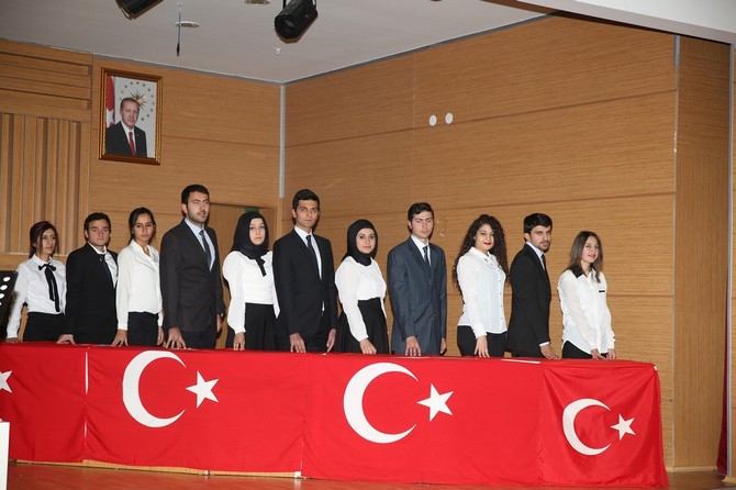 bayburt-universitesi-egitim-fakultesi-ogrencileri-tarafindan-24-kasim-ogretmenler-gunu-anma-gecesi-duzenlendi-(1).jpg