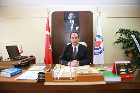 bayburt-universitesi-egitim-fakultesi-yeni-dekani-prof.-gulcu-gorevine-basladi1.jpg