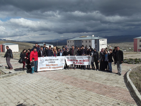 bayburt-universitesi-ogrencileri-bayburt-cevresini-agaclandiriyor--10.jpg bayburt-universitesi-ogrencileri-bayburt-cevresini-agaclandiriyor--10.jpg