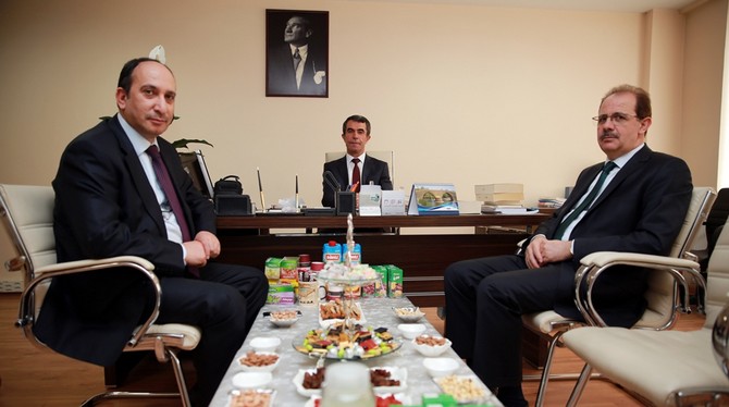 bayburt-universitesi-rektoru-prof.-dr.-selcuk-coskun,-yeni-ogretim-uyelerini-ziyaret-etti‏-(1).jpg