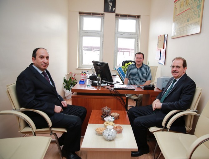 bayburt-universitesi-rektoru-prof.-dr.-selcuk-coskun,-yeni-ogretim-uyelerini-ziyaret-etti‏-(4).jpg