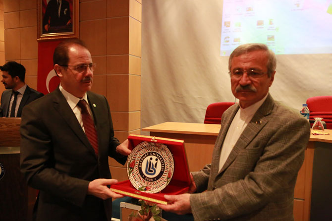 bayburt-universitesi-tarafindan-‘-90-yasindaki-delikanli-asim’-konulu-konferans-duzenlendi-10.jpg