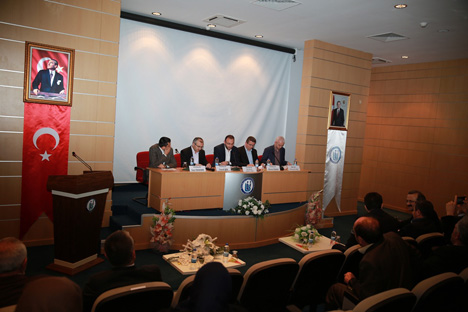 bayburt-universitesinde-hz.-peygamber-ve-birlikte-yasama-ahlaki-paneli3.jpg