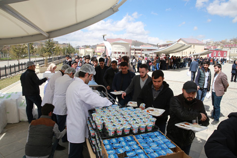 bayburt-universitesinde-kutlu-dogum-yemegi-1.jpg