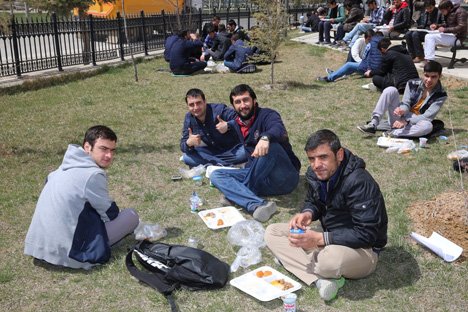 bayburt-universitesinde-kutlu-dogum-yemegi-6.jpg