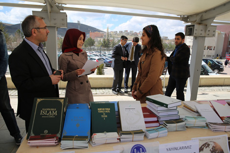 bayburt-universitesinde-kutlu-dogum-yemegi-8.jpg