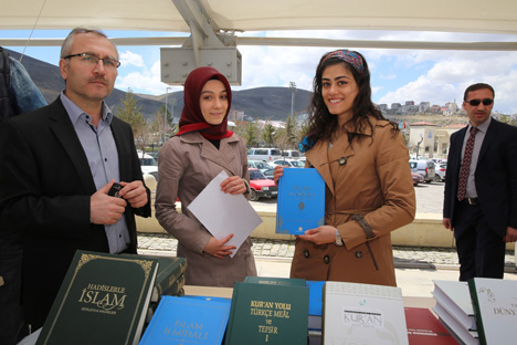 bayburt-universitesinde-kutlu-dogum-yemegi-9.jpg