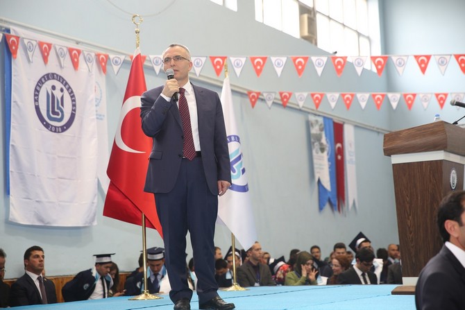 bayburt-universitesinde-mezuniyet-sevinci-yasandi-(15).jpg