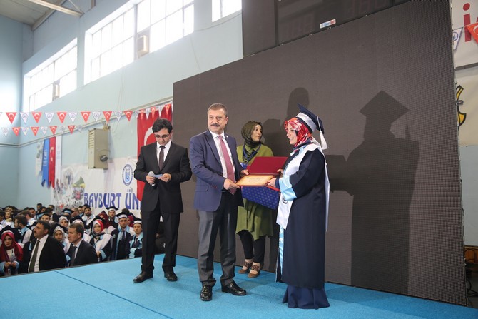 bayburt-universitesinde-mezuniyet-sevinci-yasandi-(18).jpg