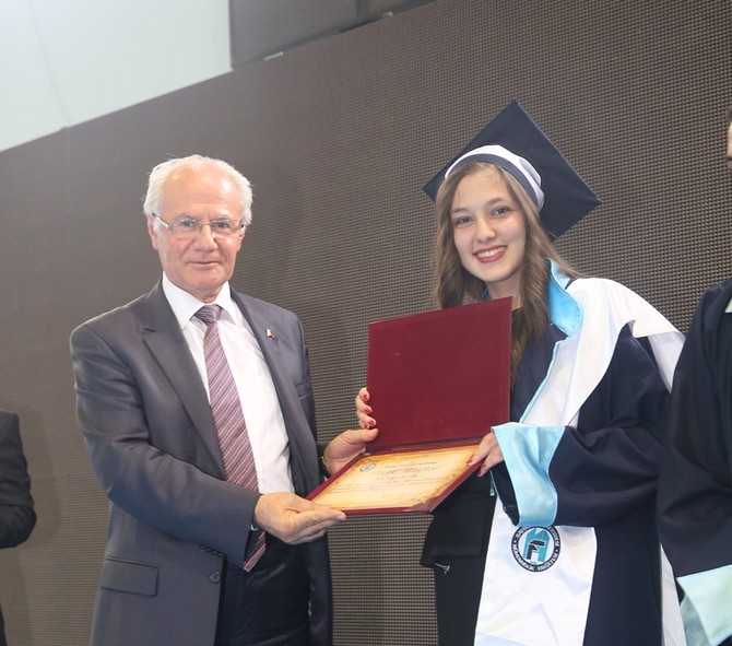 bayburt-universitesinde-mezuniyet-sevinci-yasandi-(19).jpg