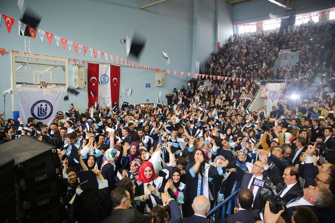 bayburt-universitesinde-mezuniyet-sevinci-yasandi-(2).jpg