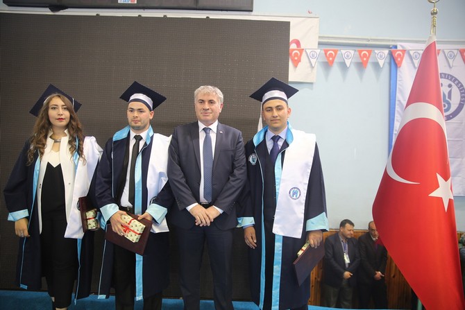 bayburt-universitesinde-mezuniyet-sevinci-yasandi-(21).jpg