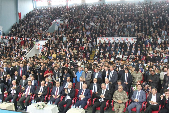 bayburt-universitesinde-mezuniyet-sevinci-yasandi-(26).jpg