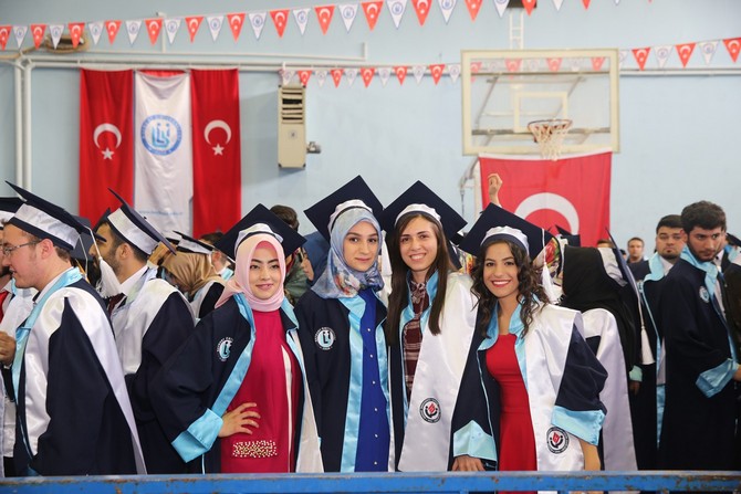 bayburt-universitesinde-mezuniyet-sevinci-yasandi-(30).jpg