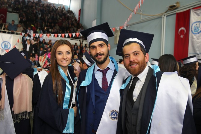 bayburt-universitesinde-mezuniyet-sevinci-yasandi-(31).jpg