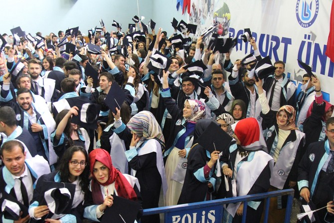 bayburt-universitesinde-mezuniyet-sevinci-yasandi-(7).jpg
