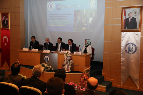 bayburt-universitesinde-psikolojik-sosyal-ve-yasal-boyutuyla-yaslilik-paneli-1.20150327101226.jpg