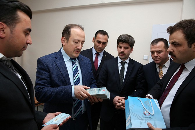bayburt-valisi-ali-hamza-pehlivan,-kentteki-bazi-kamu-kurumlarini-ziyaret-ederek-incelemelerde-bulundu-(2).jpg